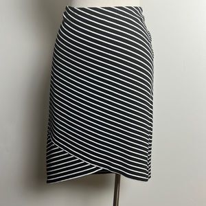 Stretch Knit B&W strip Skirt